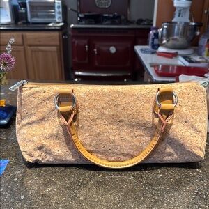 Cork and Tan lined wine bottle/picnic tote - cute!